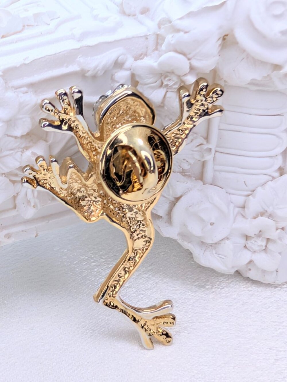 NEW Frog Put'em Pin - Picture 4 of 5
